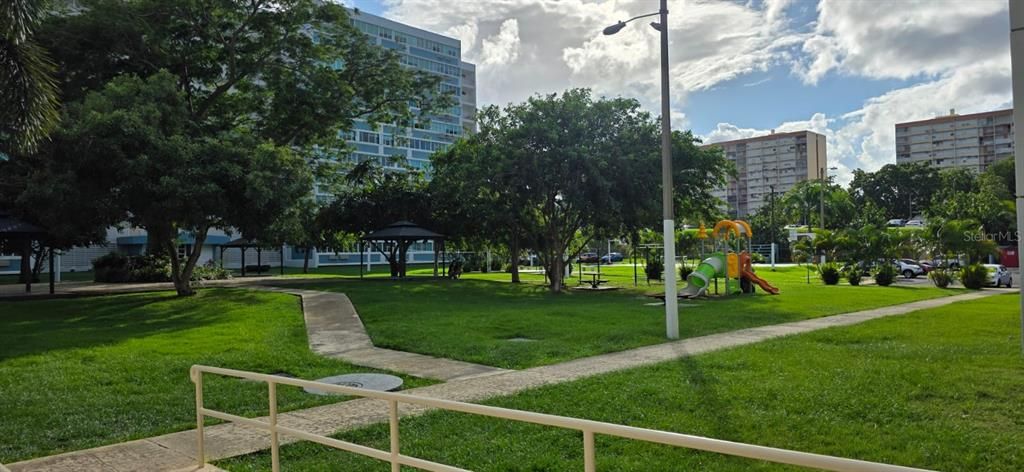 В аренду: $1,950 (3 спален, 1 ванн, 917 Квадратных фут)