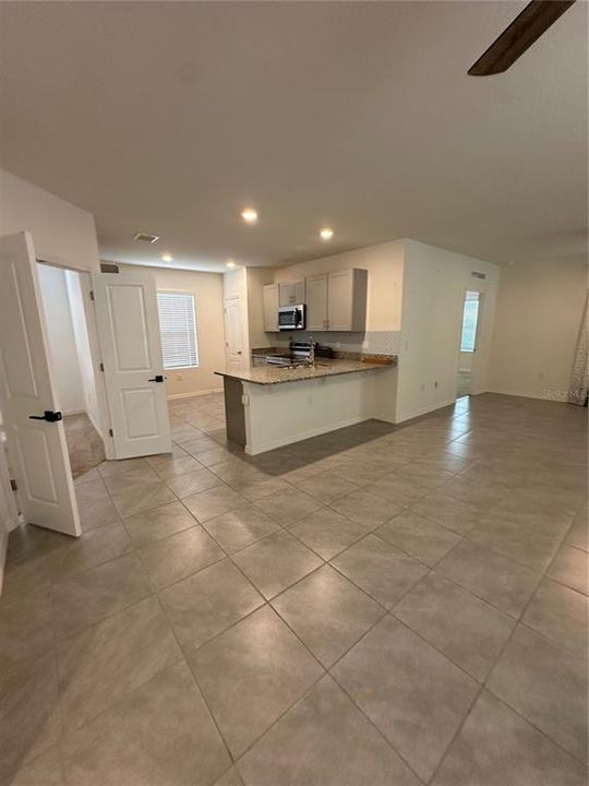 For Sale: $325,000 (3 beds, 2 baths, 1541 Square Feet)