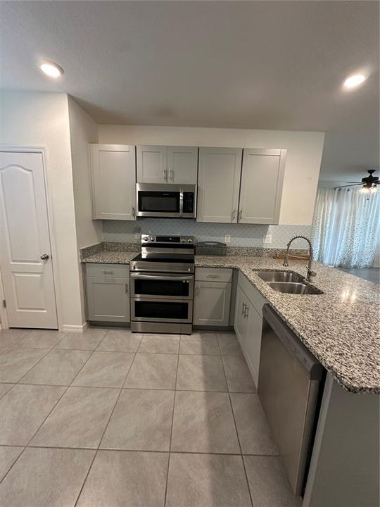 For Sale: $325,000 (3 beds, 2 baths, 1541 Square Feet)