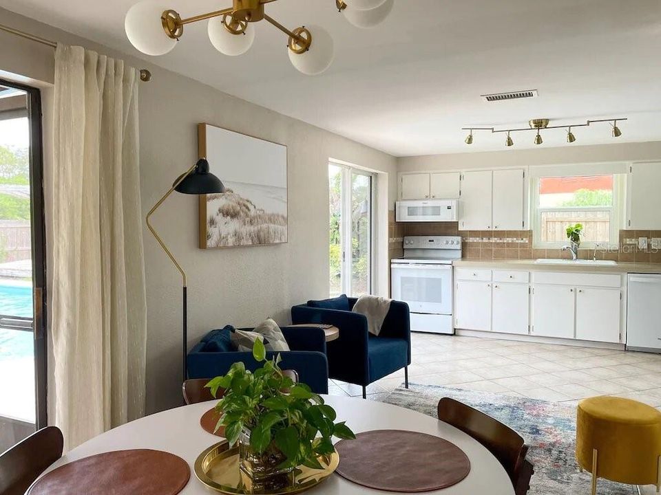 For Sale: $390,000 (2 beds, 1 baths, 888 Square Feet)