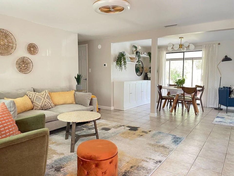 For Sale: $390,000 (2 beds, 1 baths, 888 Square Feet)