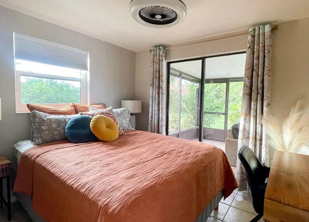 For Sale: $390,000 (2 beds, 1 baths, 888 Square Feet)