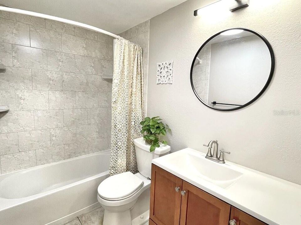 For Sale: $390,000 (2 beds, 1 baths, 888 Square Feet)