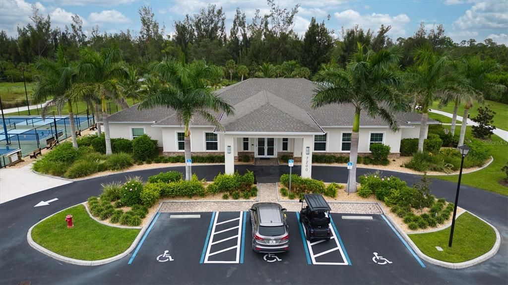 На продажу: $340,000 (4 спален, 2 ванн, 1812 Квадратных фут)