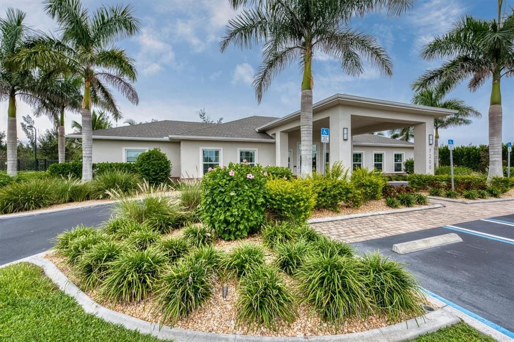 На продажу: $340,000 (4 спален, 2 ванн, 1812 Квадратных фут)