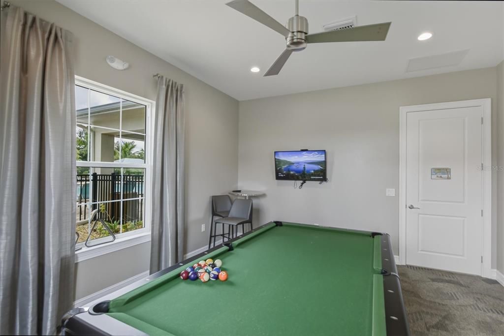 На продажу: $340,000 (4 спален, 2 ванн, 1812 Квадратных фут)