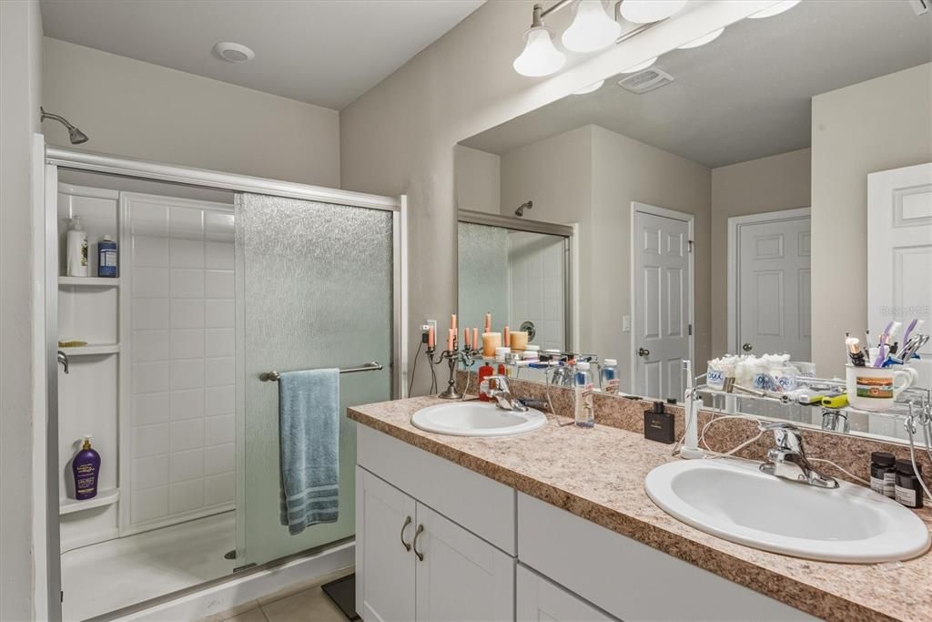 На продажу: $340,000 (4 спален, 2 ванн, 1812 Квадратных фут)