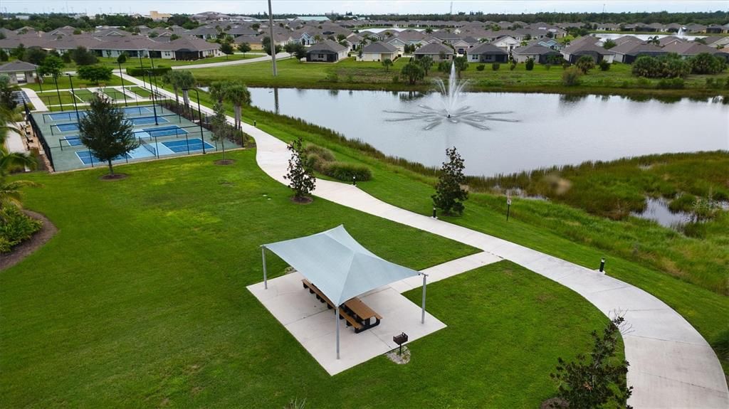 На продажу: $340,000 (4 спален, 2 ванн, 1812 Квадратных фут)