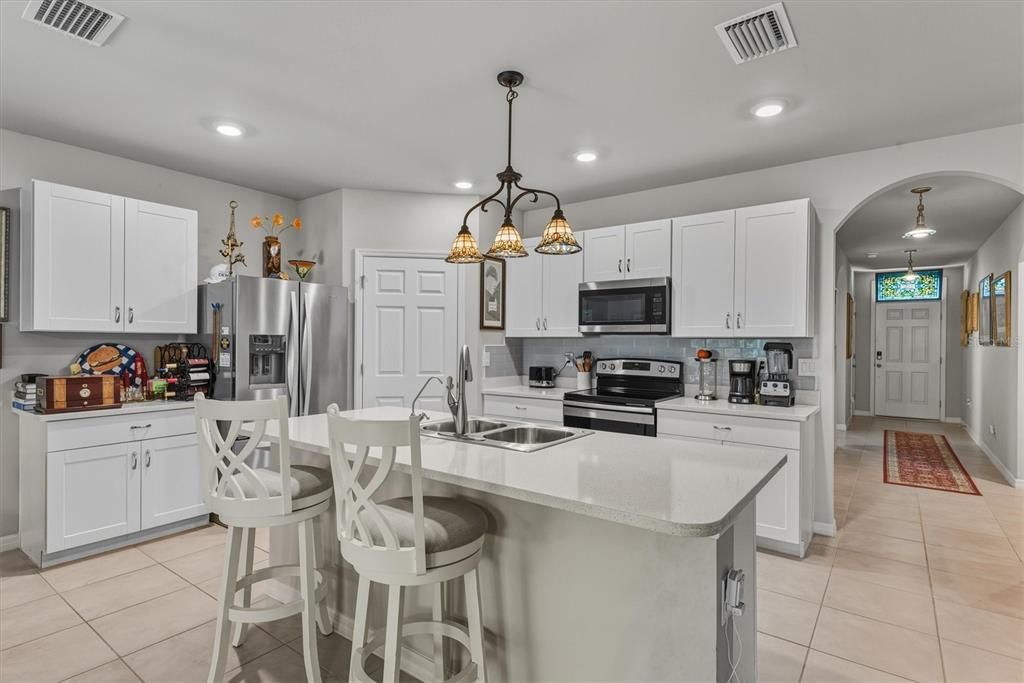 На продажу: $340,000 (4 спален, 2 ванн, 1812 Квадратных фут)