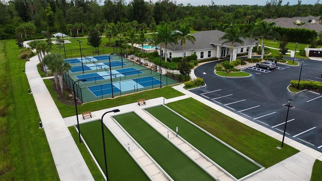 На продажу: $340,000 (4 спален, 2 ванн, 1812 Квадратных фут)