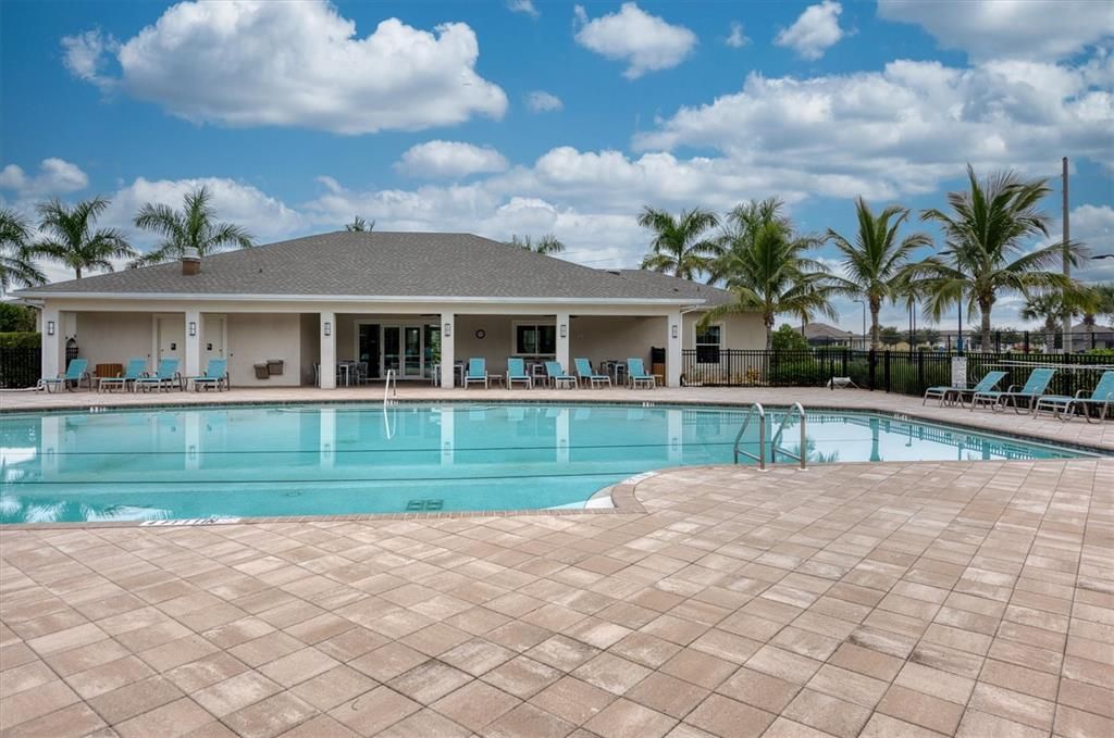 На продажу: $340,000 (4 спален, 2 ванн, 1812 Квадратных фут)