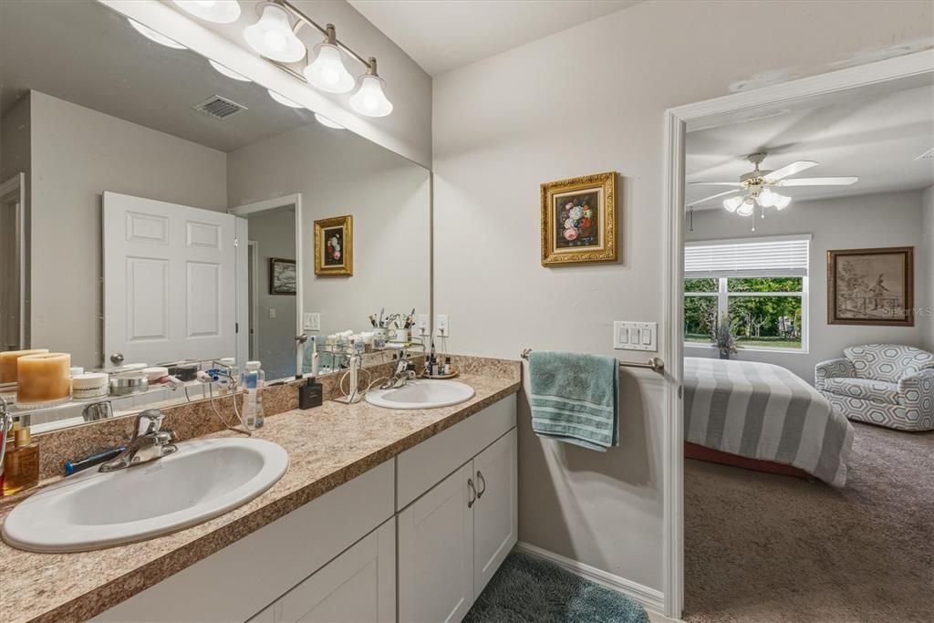 На продажу: $340,000 (4 спален, 2 ванн, 1812 Квадратных фут)