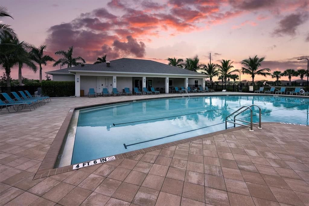 На продажу: $340,000 (4 спален, 2 ванн, 1812 Квадратных фут)