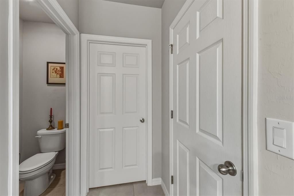 На продажу: $340,000 (4 спален, 2 ванн, 1812 Квадратных фут)