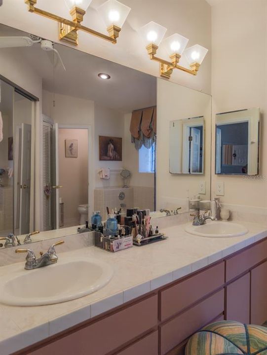 For Sale: $559,000 (3 beds, 2 baths, 1832 Square Feet)