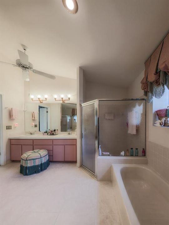 For Sale: $559,000 (3 beds, 2 baths, 1832 Square Feet)