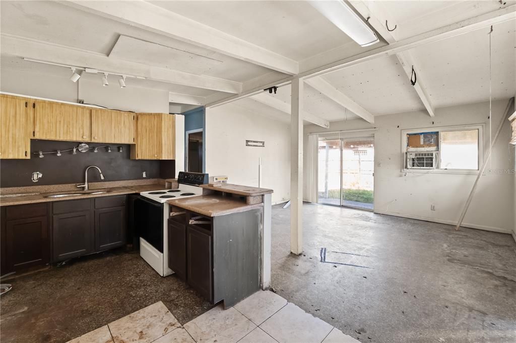 待售: $244,900 (3 贝兹, 2 浴室, 984 平方英尺)