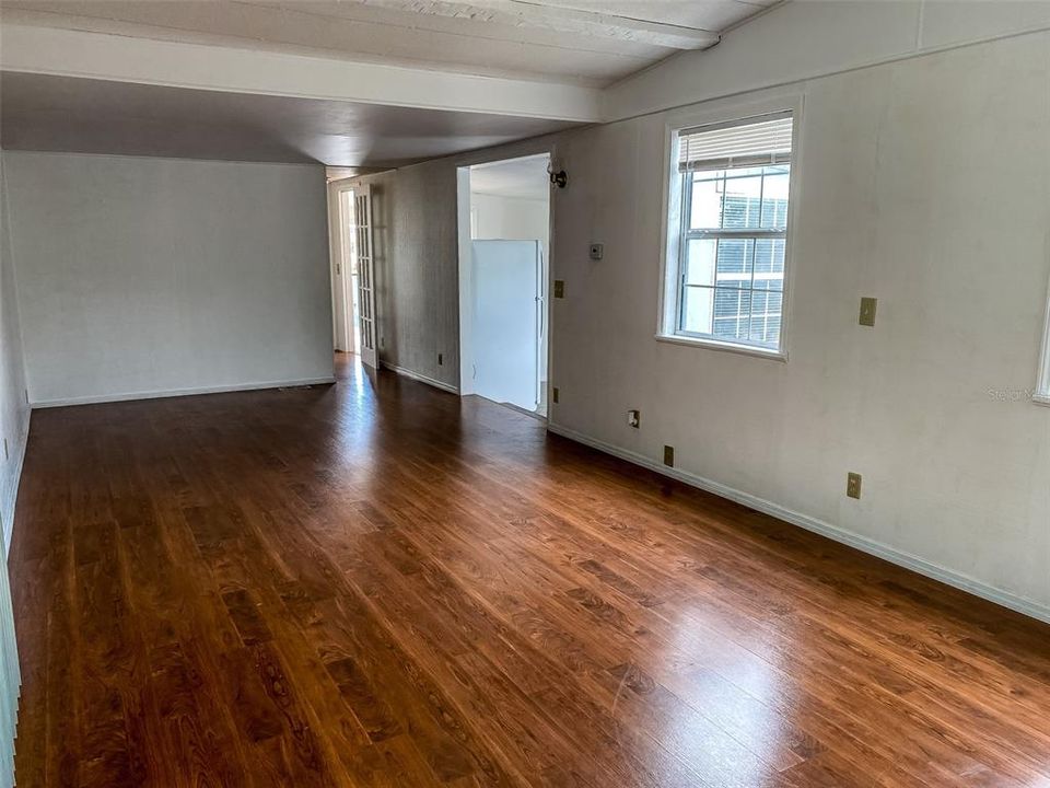 For Sale: $139,900 (2 beds, 2 baths, 952 Square Feet)