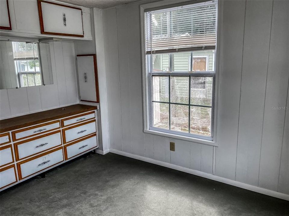 For Sale: $139,900 (2 beds, 2 baths, 952 Square Feet)