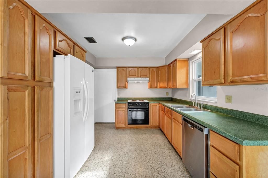 For Sale: $412,000 (3 beds, 2 baths, 1348 Square Feet)