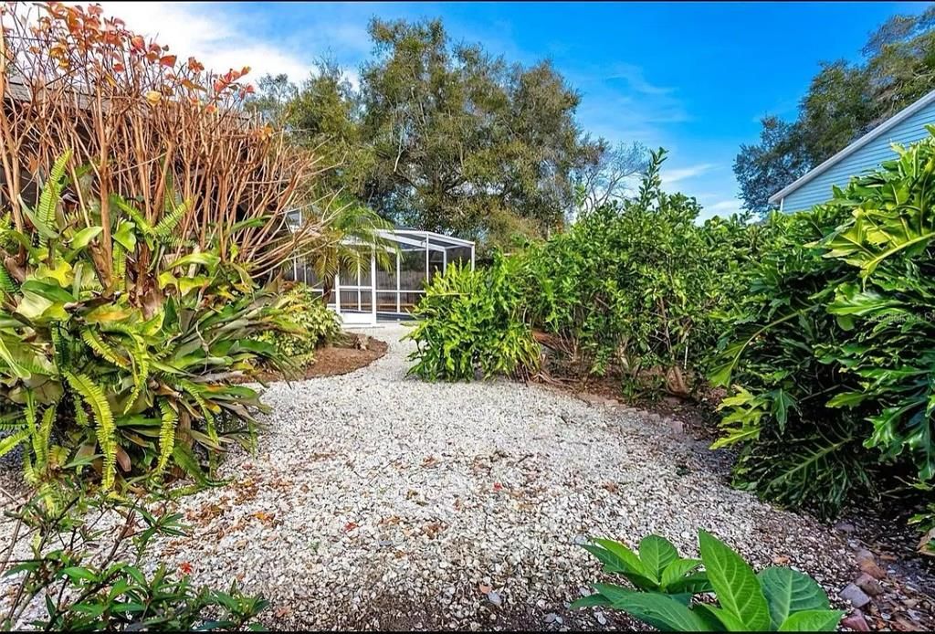 For Rent: $2,900 (3 beds, 2 baths, 1356 Square Feet)