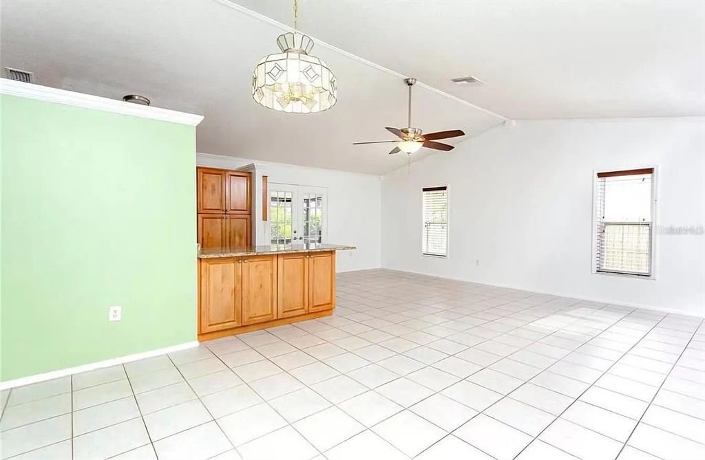 For Rent: $2,900 (3 beds, 2 baths, 1356 Square Feet)