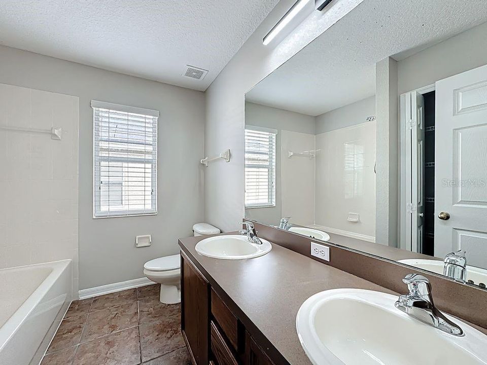 待售: $605,000 (5 贝兹, 4 浴室, 3498 平方英尺)