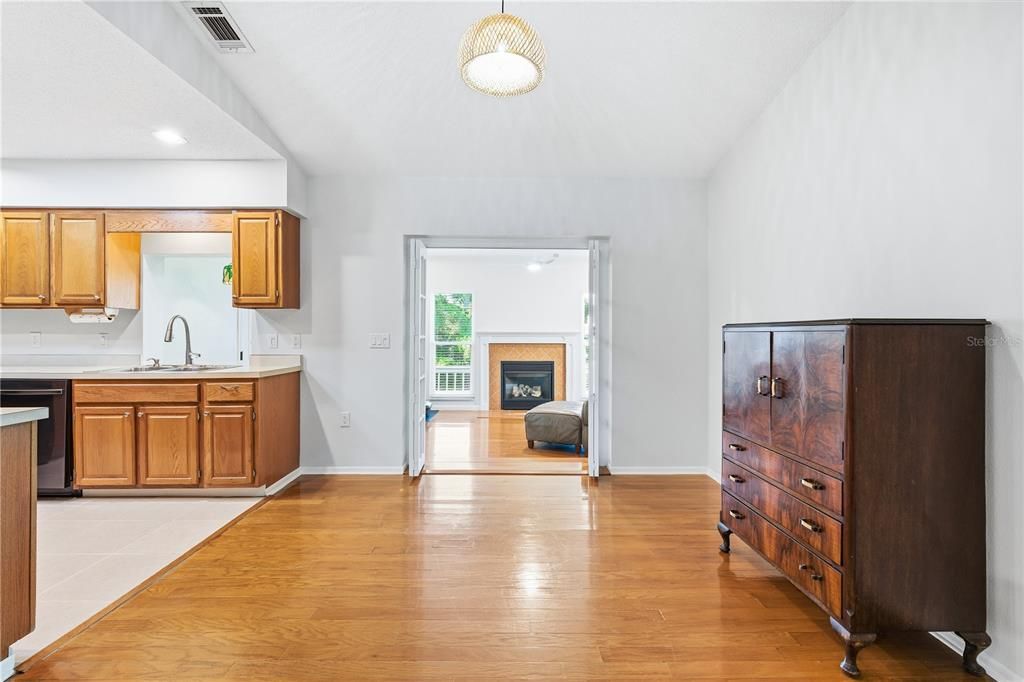 待售: $450,000 (2 贝兹, 2 浴室, 1419 平方英尺)