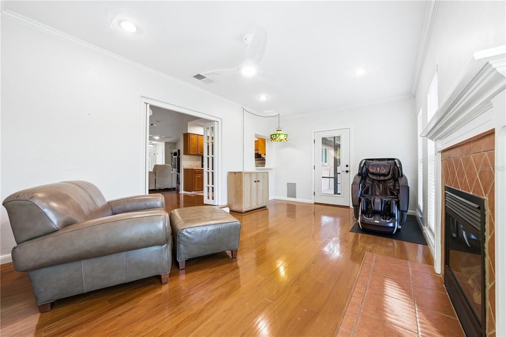 待售: $450,000 (2 贝兹, 2 浴室, 1419 平方英尺)