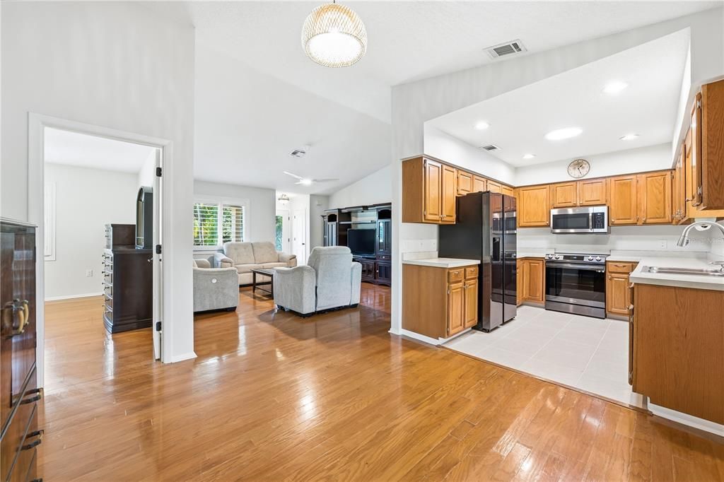 待售: $450,000 (2 贝兹, 2 浴室, 1419 平方英尺)