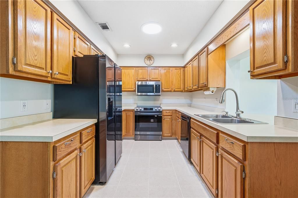 待售: $450,000 (2 贝兹, 2 浴室, 1419 平方英尺)