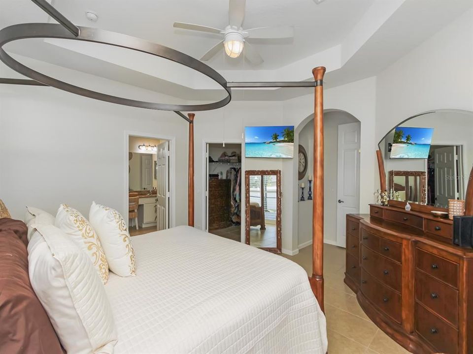 For Sale: $528,000 (3 beds, 2 baths, 1941 Square Feet)