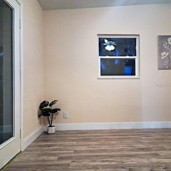 Под контрактом: $317,990 (2 спален, 2 ванн, 1251 Квадратных фут)