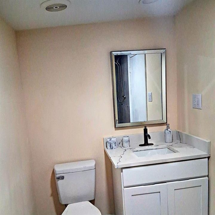 Под контрактом: $317,990 (2 спален, 2 ванн, 1251 Квадратных фут)