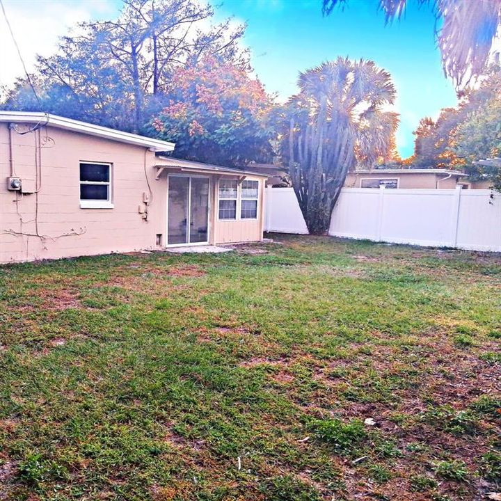 Под контрактом: $317,990 (2 спален, 2 ванн, 1251 Квадратных фут)