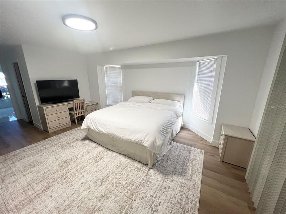 For Rent: $2,200 (3 beds, 2 baths, 1998 Square Feet)