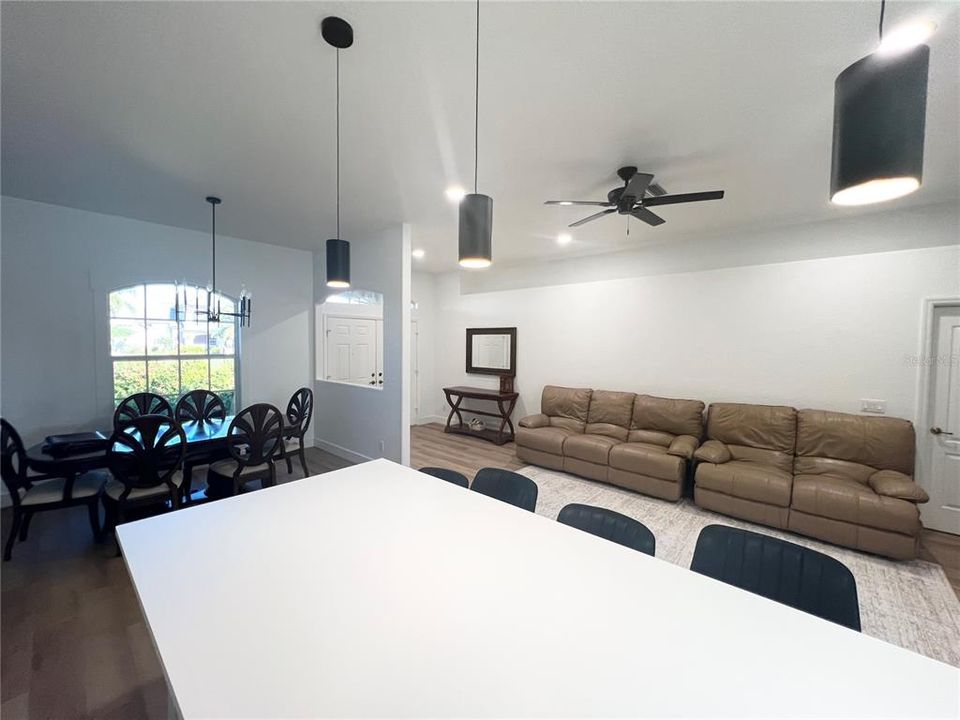 For Rent: $2,200 (3 beds, 2 baths, 1998 Square Feet)