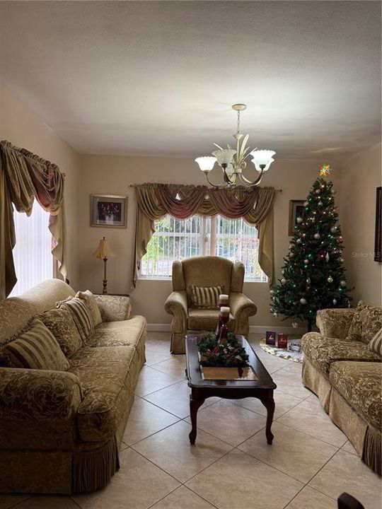 待售: $360,000 (3 贝兹, 2 浴室, 1402 平方英尺)