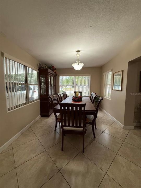 待售: $360,000 (3 贝兹, 2 浴室, 1402 平方英尺)