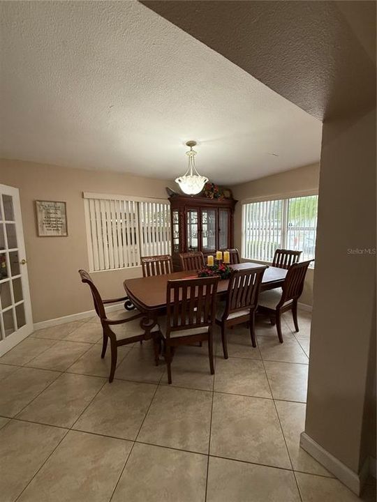 待售: $360,000 (3 贝兹, 2 浴室, 1402 平方英尺)