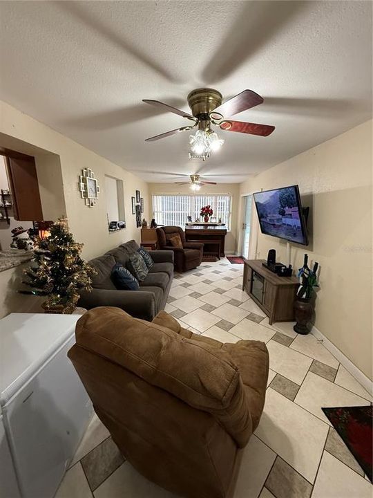 待售: $360,000 (3 贝兹, 2 浴室, 1402 平方英尺)