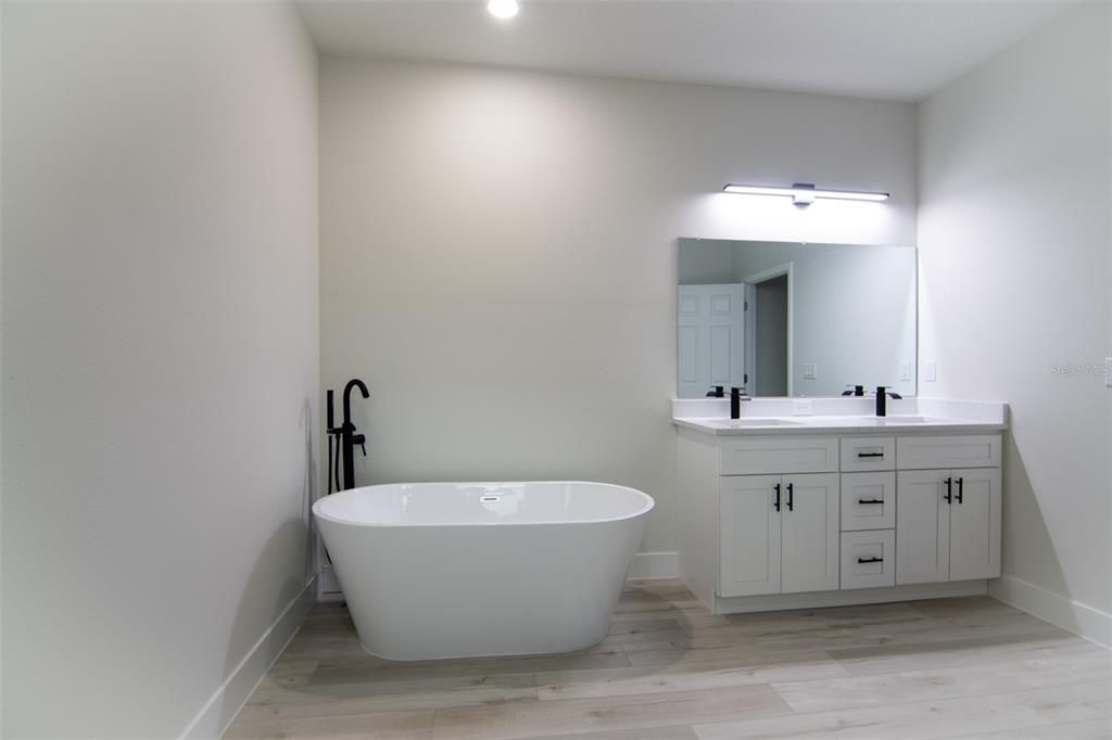 Active With Contract: $300,000 (4 beds, 2 baths, 1782 Square Feet)