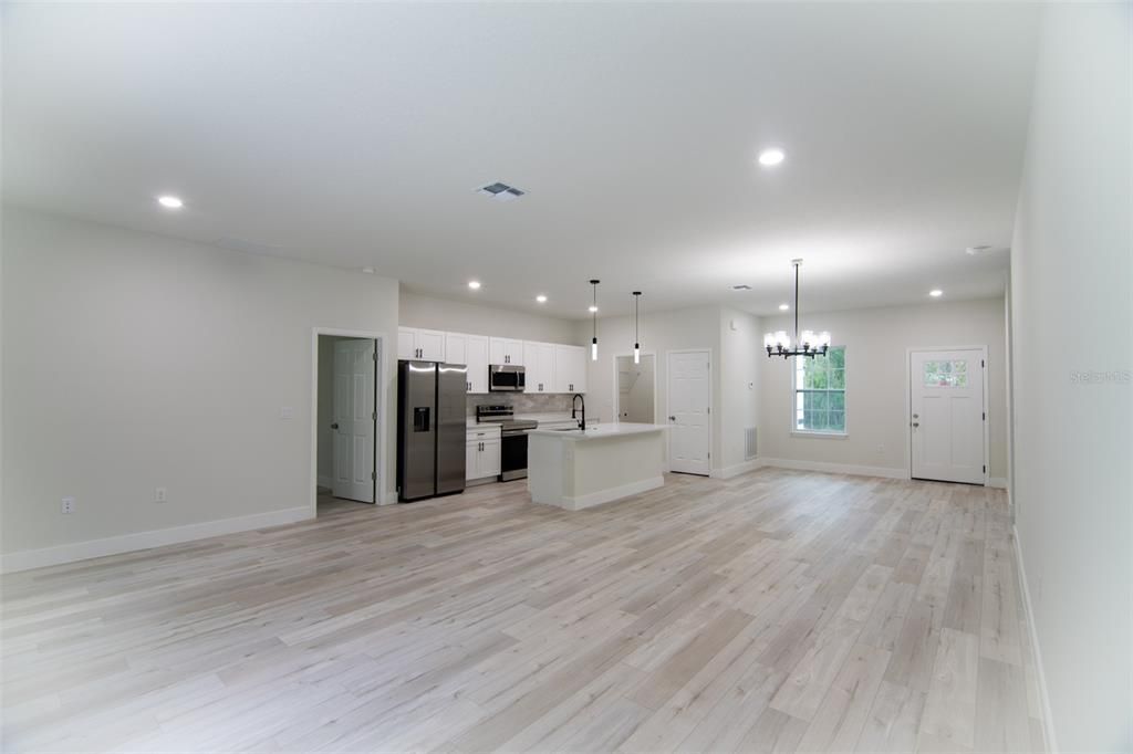 Active With Contract: $300,000 (4 beds, 2 baths, 1782 Square Feet)