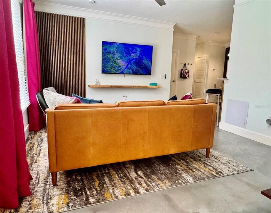 For Rent: $2,000 (2 beds, 2 baths, 1076 Square Feet)