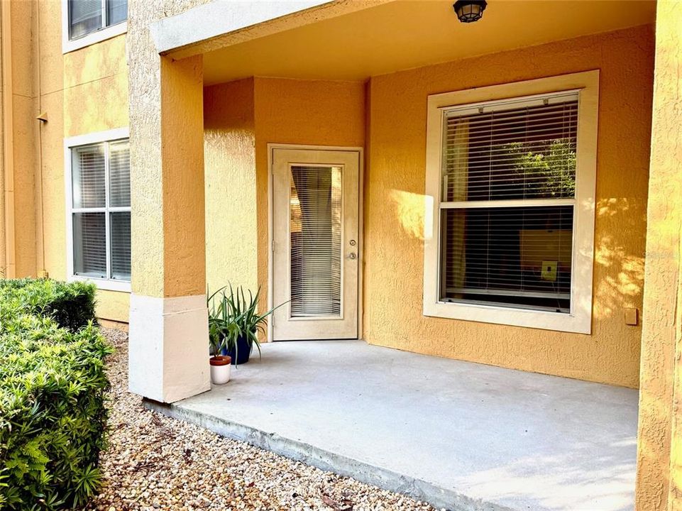 For Rent: $2,000 (2 beds, 2 baths, 1076 Square Feet)