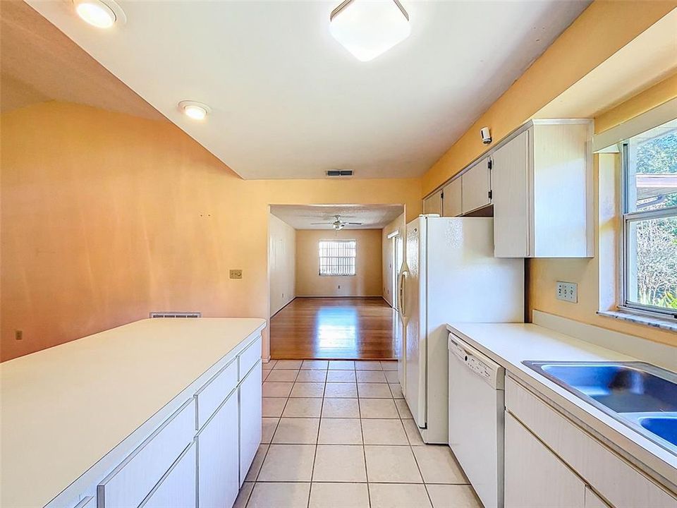 For Sale: $368,000 (2 beds, 2 baths, 1492 Square Feet)