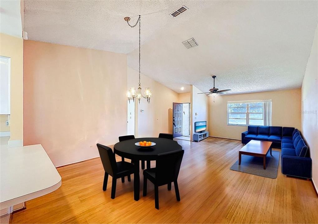 For Sale: $368,000 (2 beds, 2 baths, 1492 Square Feet)