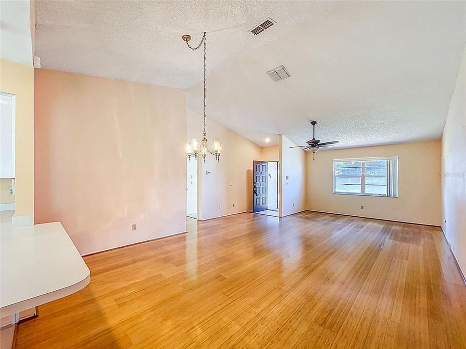 For Sale: $368,000 (2 beds, 2 baths, 1492 Square Feet)