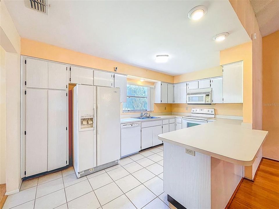 For Sale: $368,000 (2 beds, 2 baths, 1492 Square Feet)