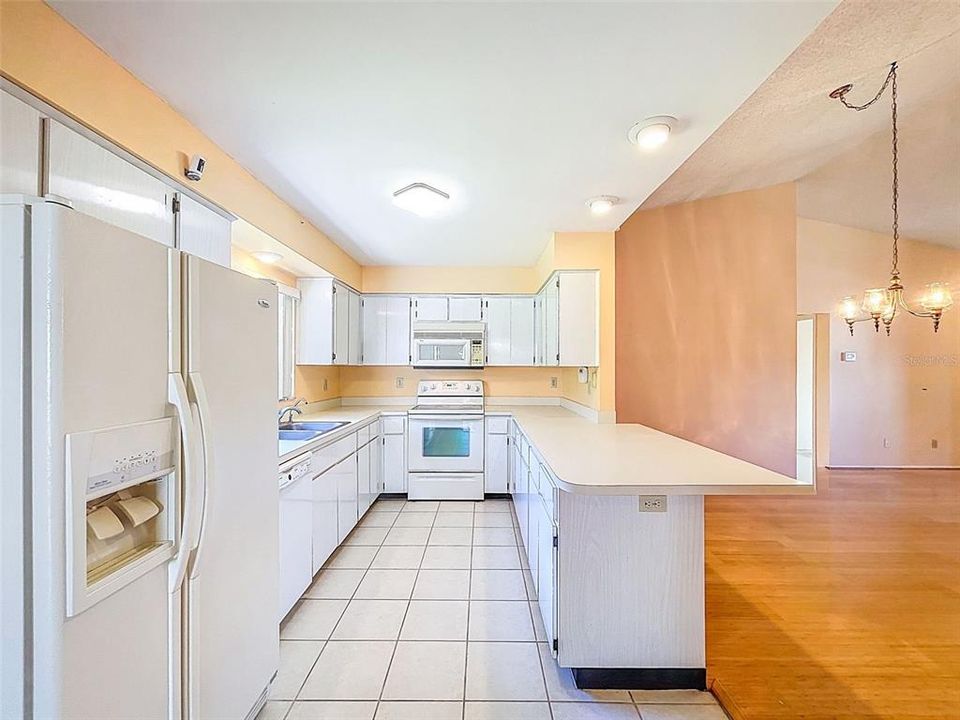 For Sale: $368,000 (2 beds, 2 baths, 1492 Square Feet)